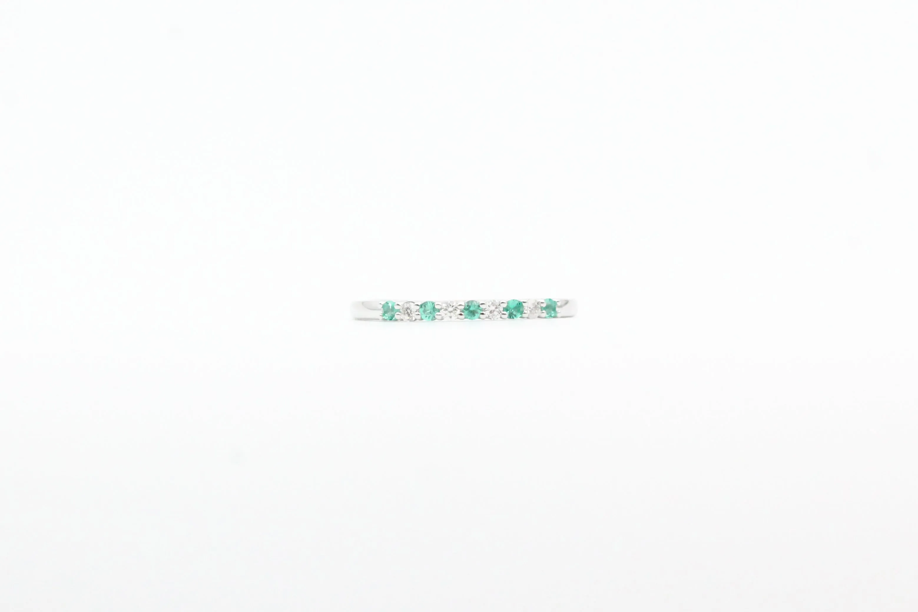 White Gold Alternating Emerald and Diamond Band