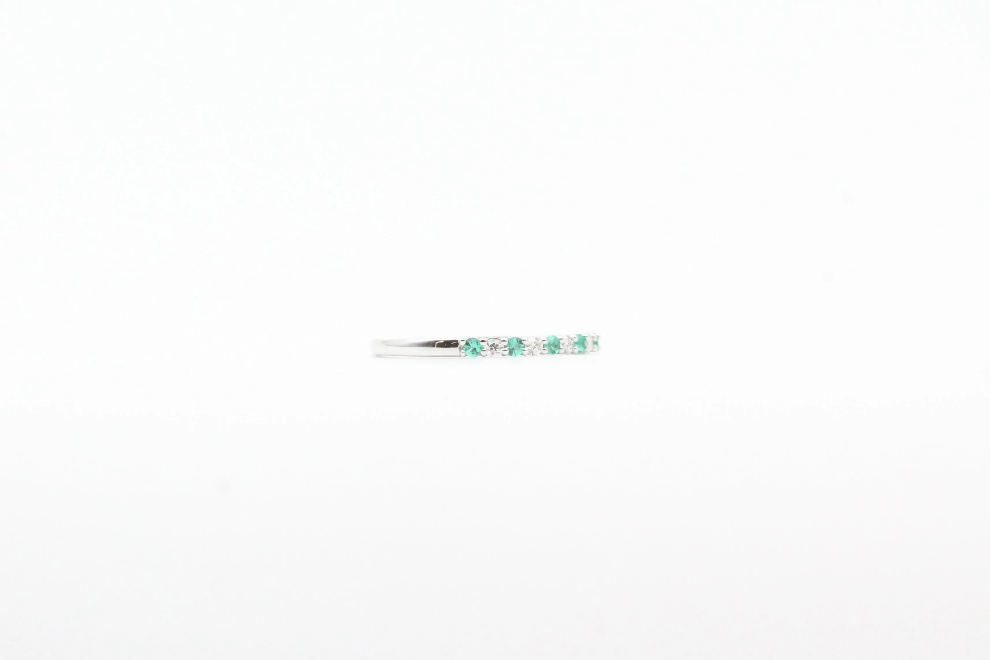 White Gold Alternating Emerald and Diamond Band